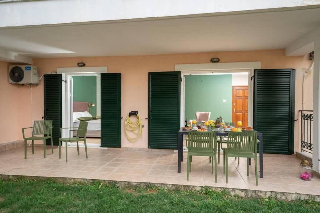 Central & Elegant Suite With Private Garden Аргостолион Екстериор снимка