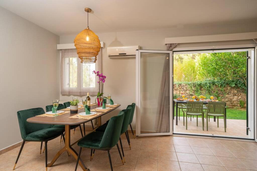 Central & Elegant Suite With Private Garden Аргостолион Екстериор снимка