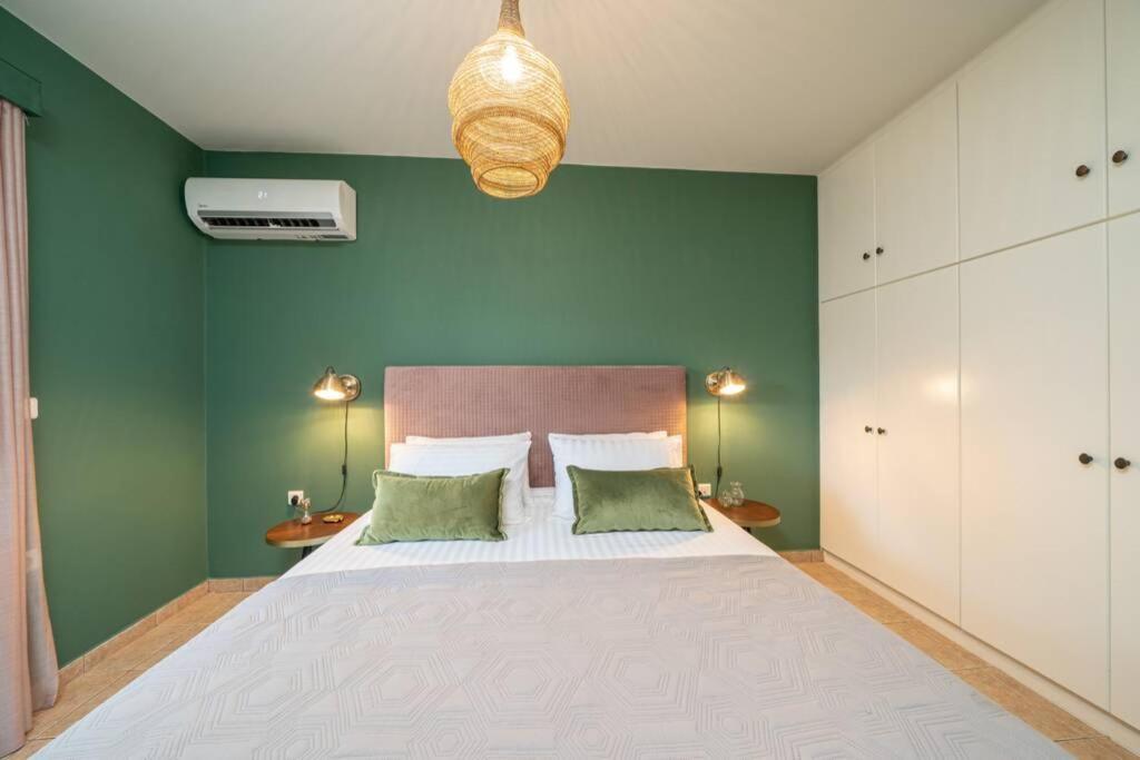 Central & Elegant Suite With Private Garden Аргостолион Екстериор снимка